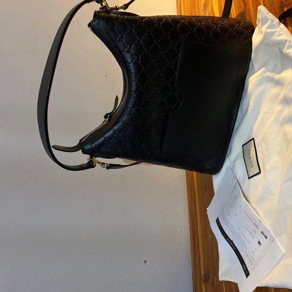GUCCI SIGNATURE HOBO - Picture 1 of 4